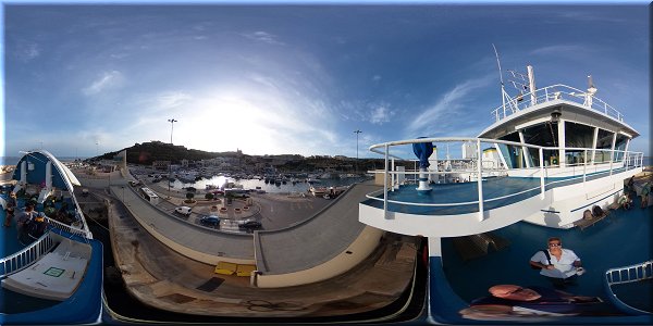 Ferry Gozo - Malta dans le port de Mgarr